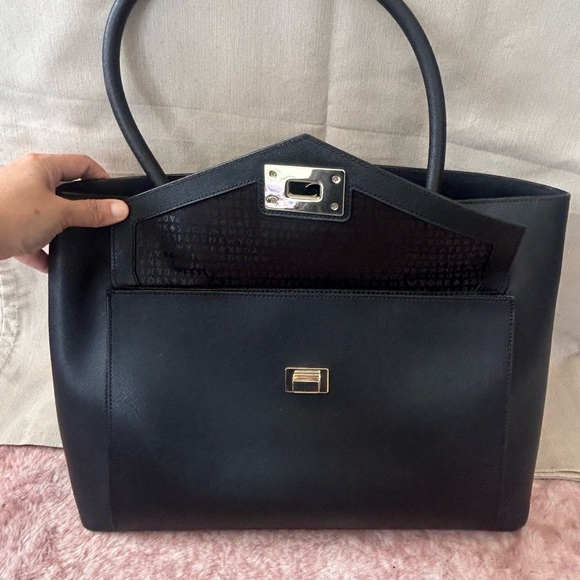 KATE SPADE NEW YORK
Post Street Halsey Leather Tote - Picture 2 of 8